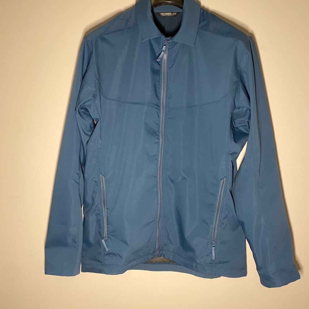 A2B Commuter Softshell Jacket in Blue - Men's Large.